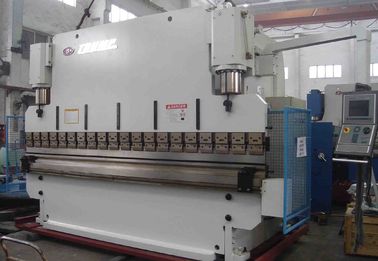 Macchina del freno della stampa di CNC di 200 tonnellate per piegare angolo differente W 2145 millimetro H 2960 millimetri