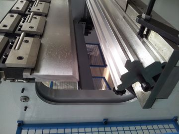 ESTUN E200 Controller CNC Folder Bender per la produzione su larga scala 2600mm distanza tra le colonne