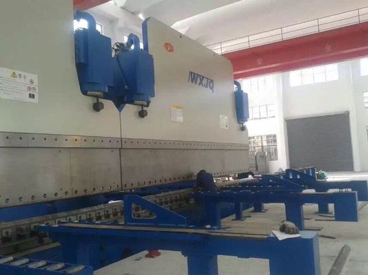 Freno idraulico CNC di 125 tonnellate ad alta efficienza energetica con lunghezza del tavolo di 3200 mm e risparmio energetico del 40%