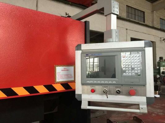 Macchina scanalatrice a V computerizzata per tempera, adatta al taglio di lamiere di alluminio, che offre alta precisione e ripetibilità