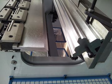 Pressa piegatrice idraulica multi-asse controllata ESTUN E200 per applicazioni pesanti